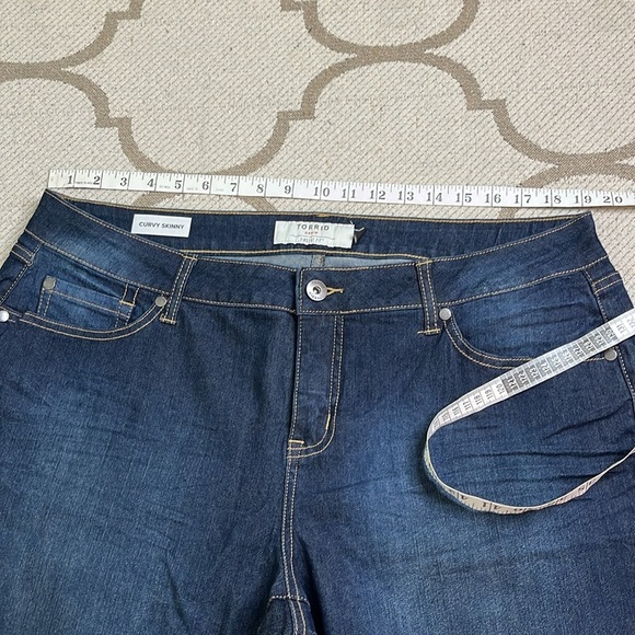 Torrid Curvy Skinny Dark Blue Denim Jeans, size 18 Extra Short - Picture 5 of 16